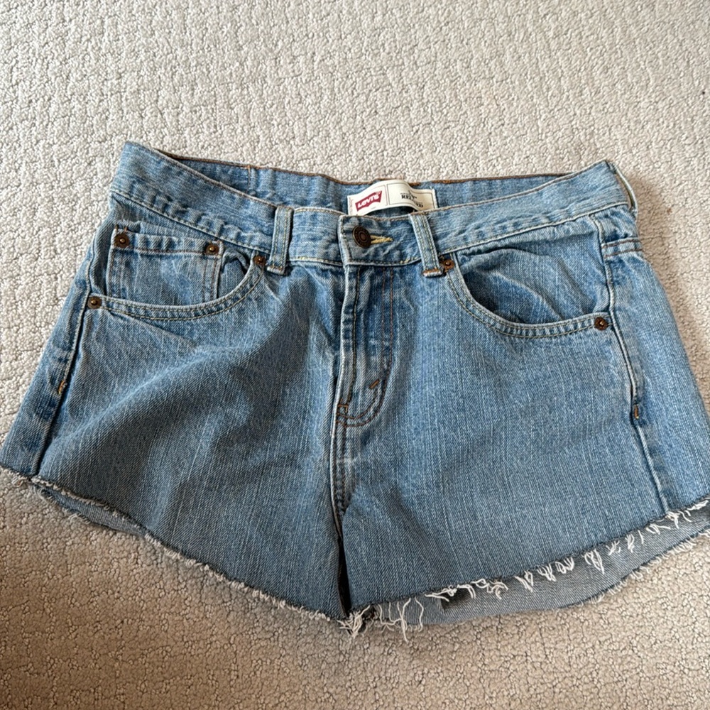 NWT Levi cuttoffs 550 Relaxed